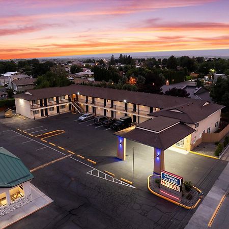Quincy Inn And Suites Eksteriør billede