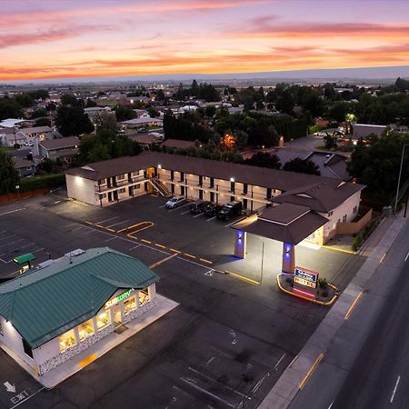 Quincy Inn And Suites Eksteriør billede