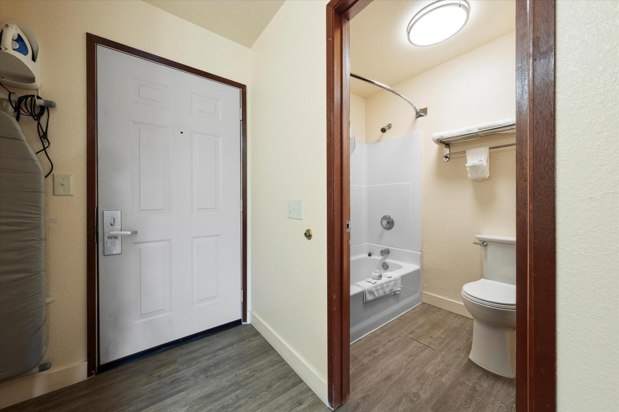 Quincy Inn And Suites Eksteriør billede