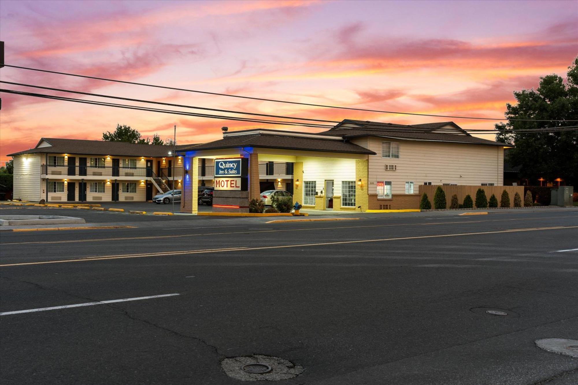 Quincy Inn And Suites Eksteriør billede