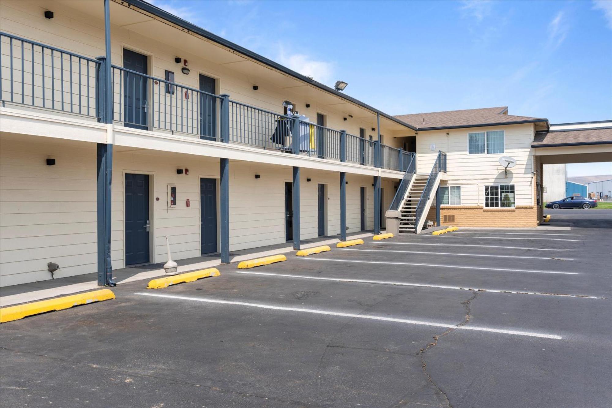 Quincy Inn And Suites Eksteriør billede