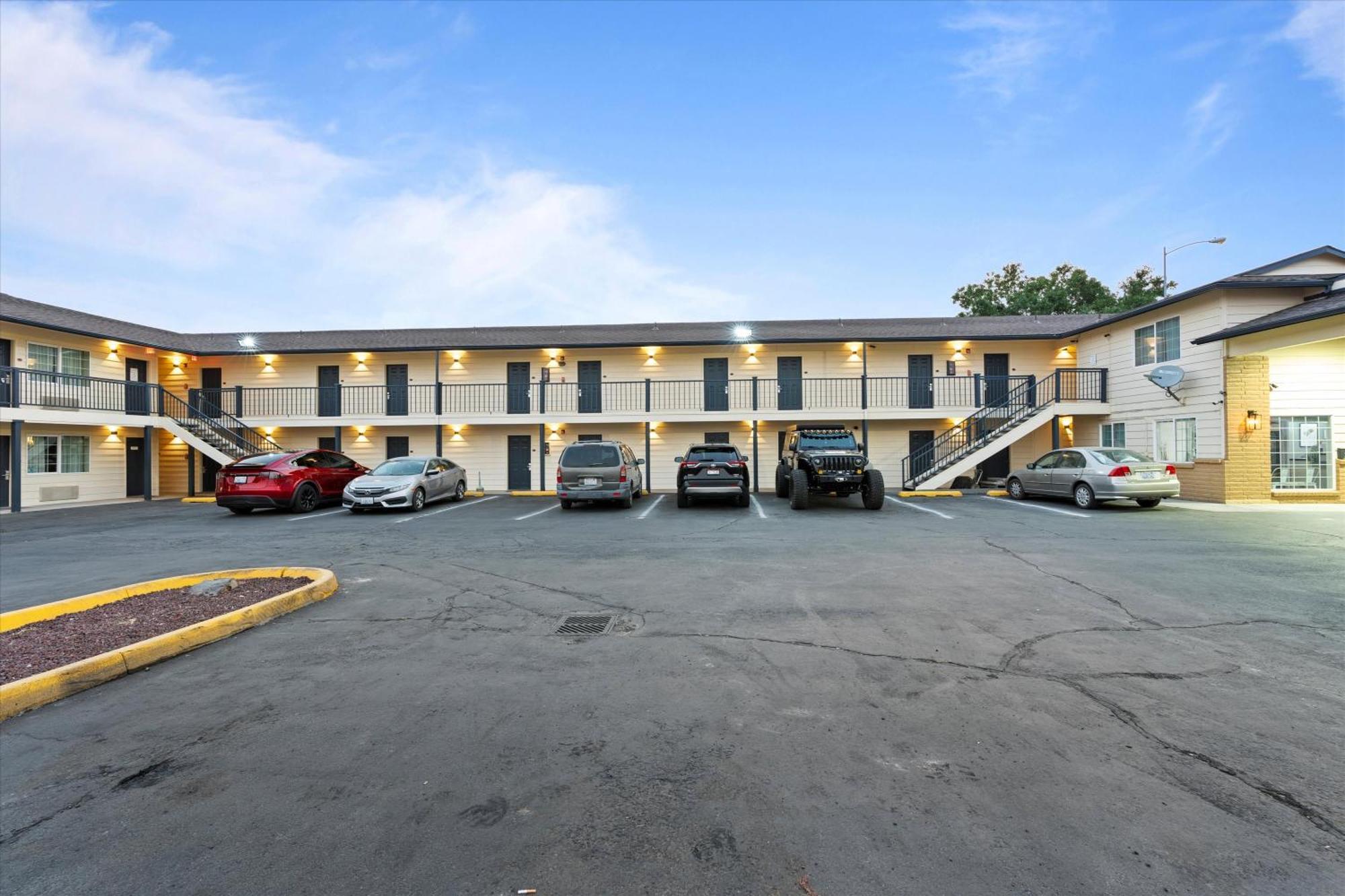 Quincy Inn And Suites Eksteriør billede