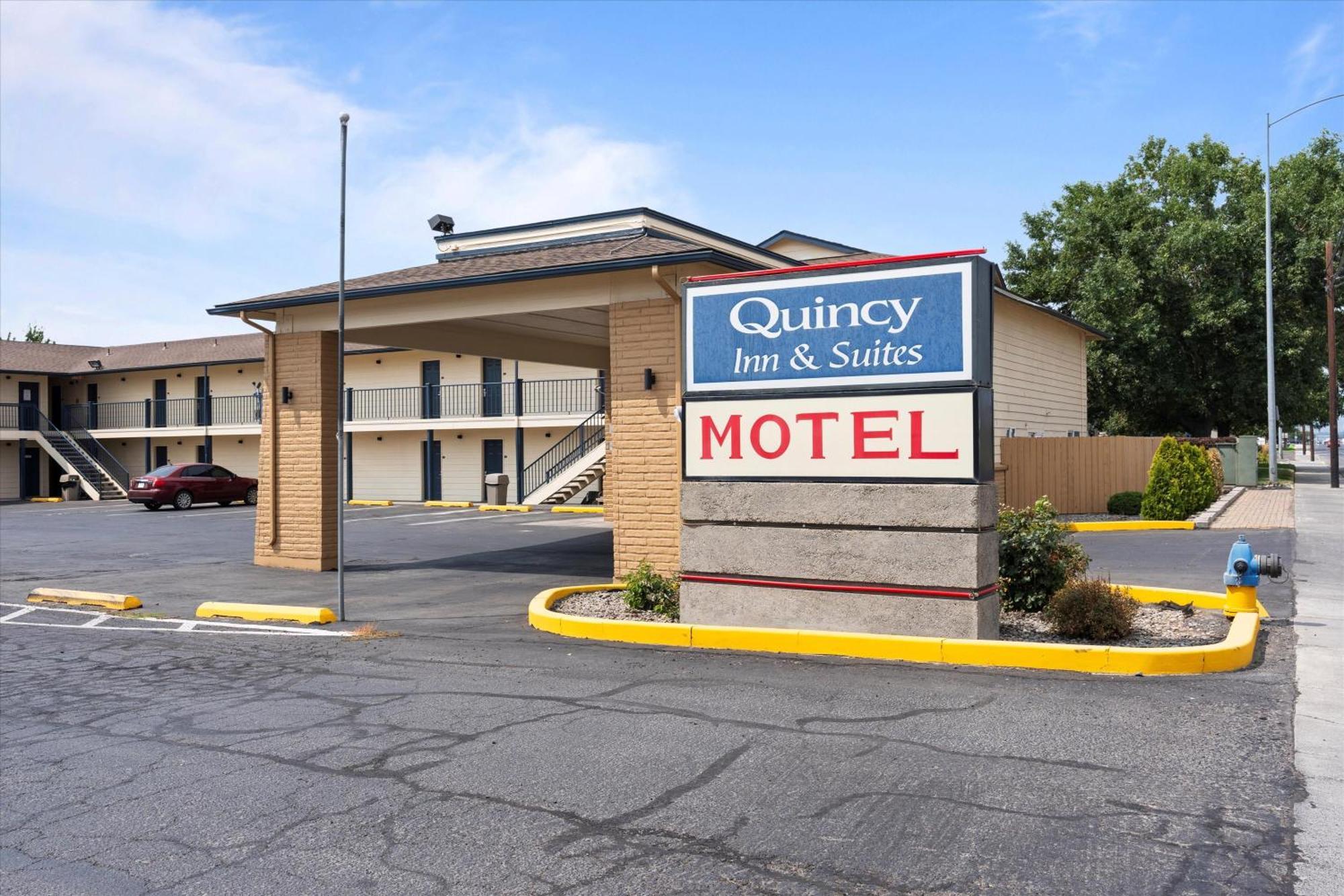 Quincy Inn And Suites Eksteriør billede